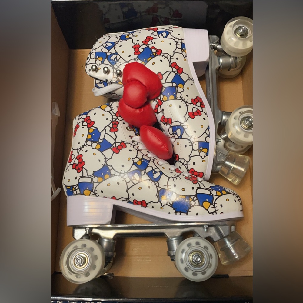 Dolls kill hello kitty skates, woman’s 9.5